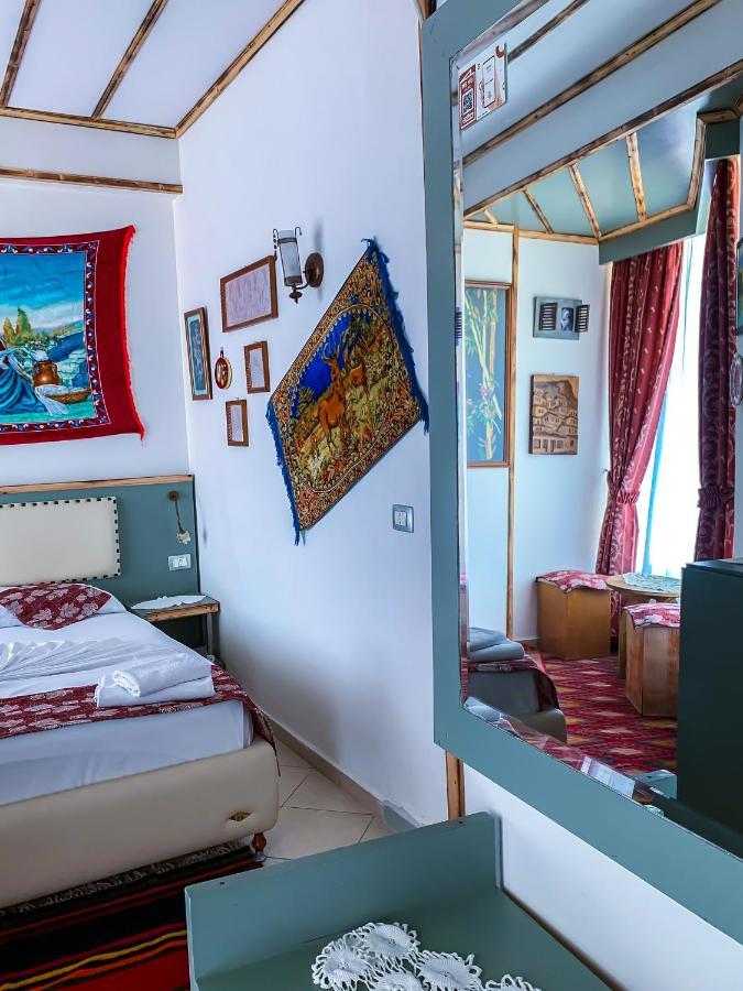Oda'S Room Sarande Bagian luar foto