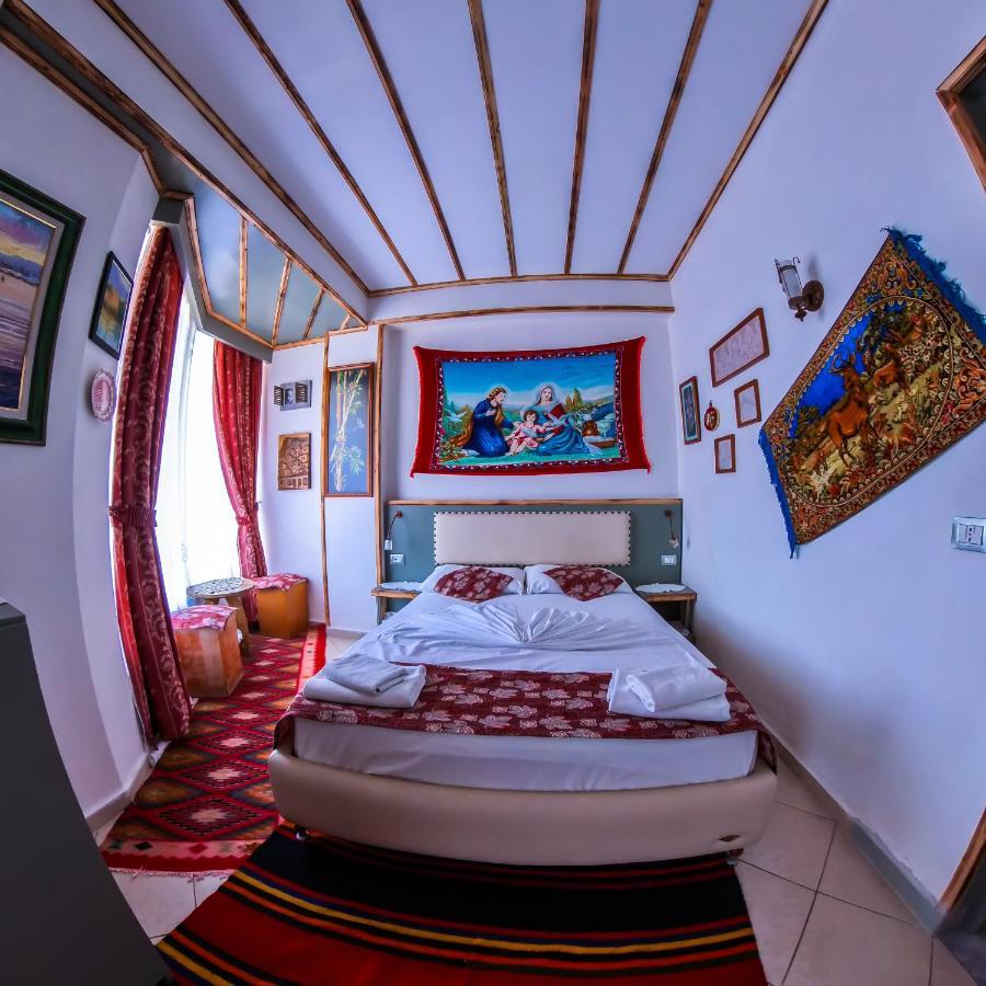 Oda'S Room Sarande Bagian luar foto